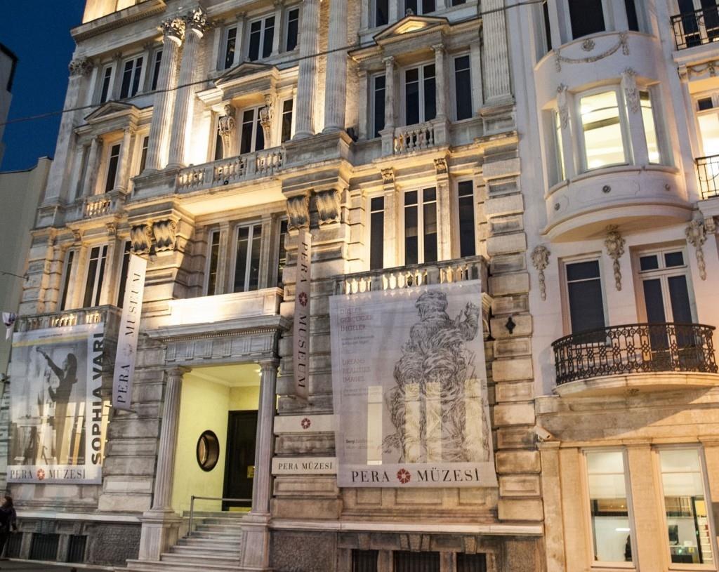 Istanbul museum to be open for foreigners amid curfew