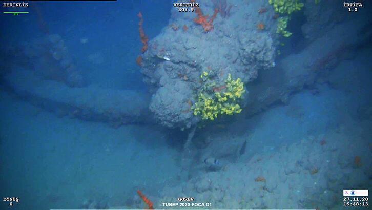 Wreck of historical warship with unknown flag found off İzmir