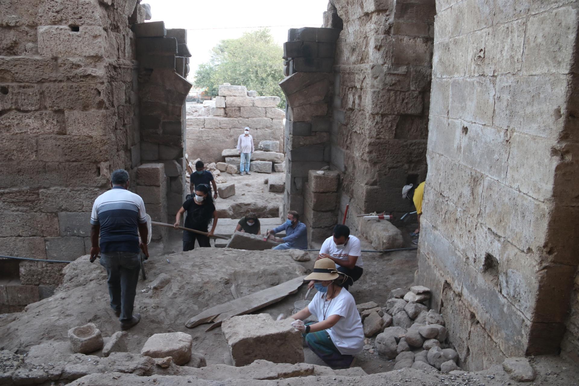 Artifacts in Harran ancient city transported to museum