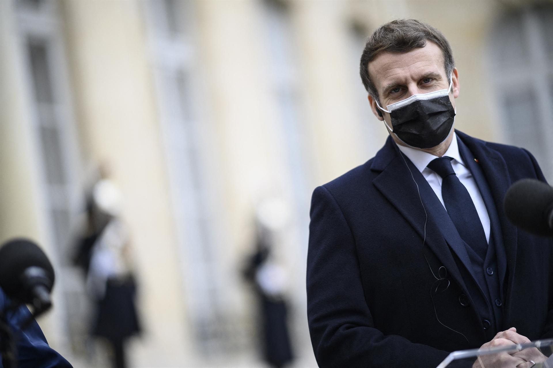 Frances Macron tests positive for COVID-19