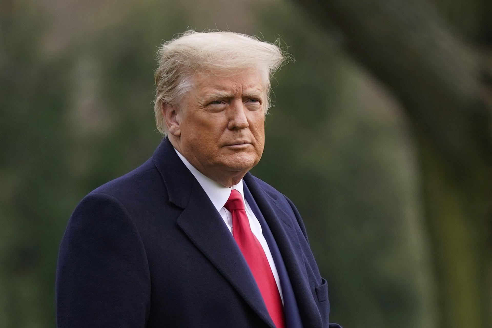 Trump refuses to budge over aid bill, imperiling jobless benefits for millions