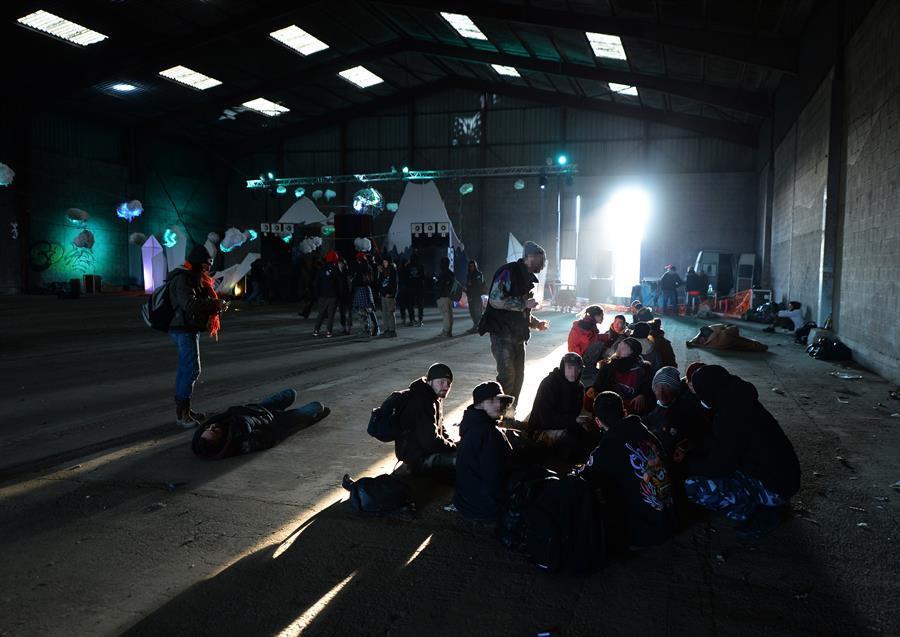 Alarm in France after 2,500 mass for illegal rave