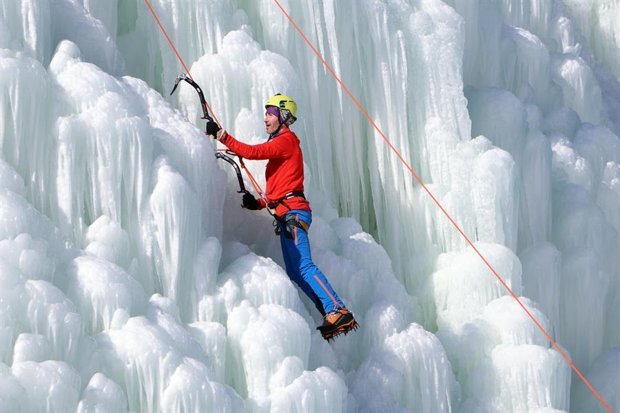 Ski resort attracts visitors with artificial ice mountain, zipline