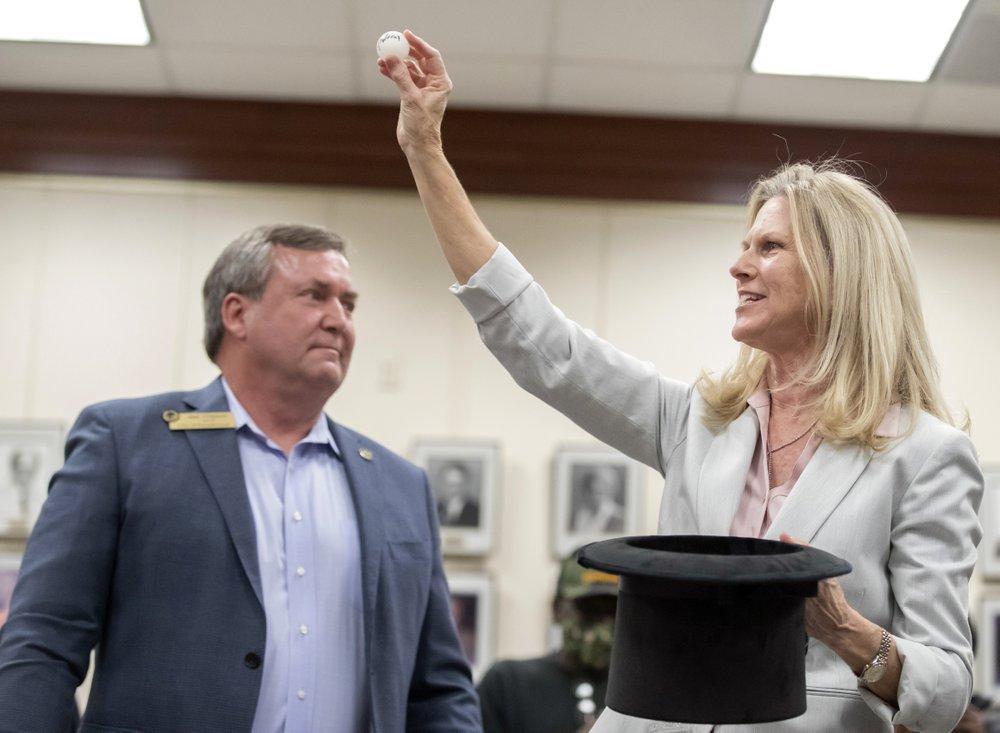 Mayor of Houston suburb chosen by pulling a name from hat