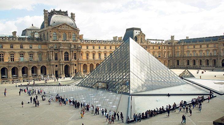 Louvre visitor numbers plunge due to COVID restrictions