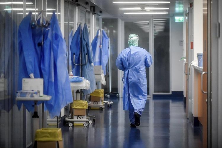 US virus deaths top WWII fatalities as Biden warns worst yet to come