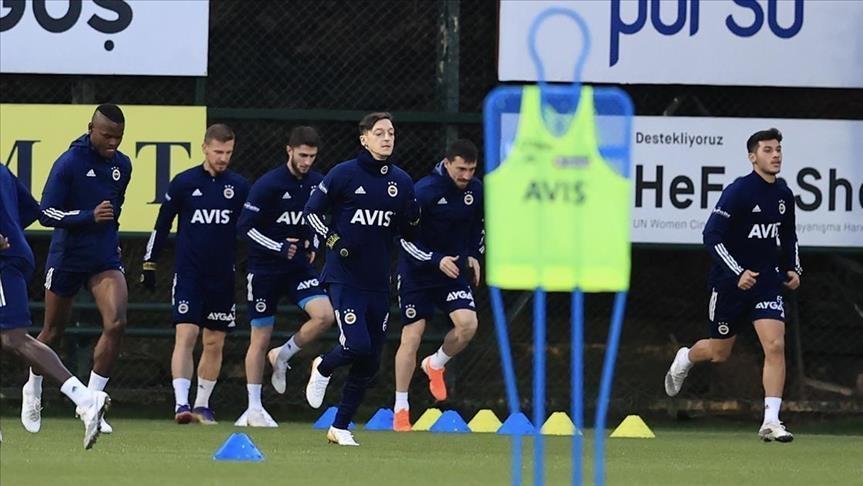 Mesut Özil attends 1st training session with Fenerbahçe