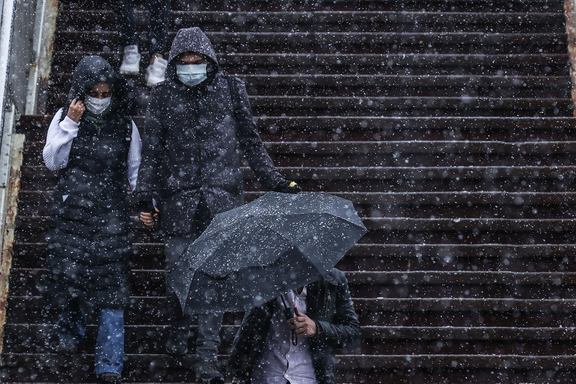 Bad weather cripples life in Turkey’s west