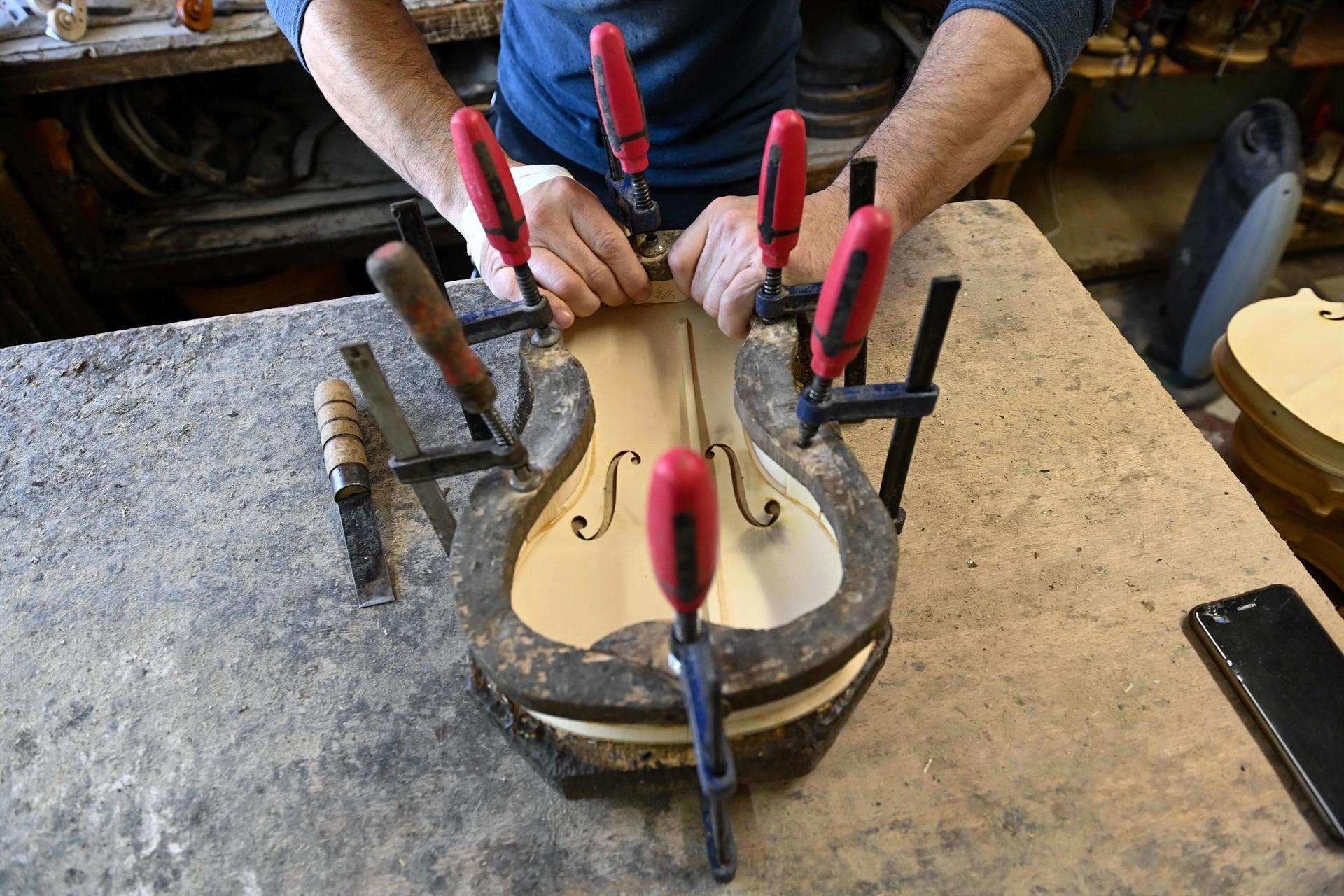 Fears for future of Romania’s master violin makers