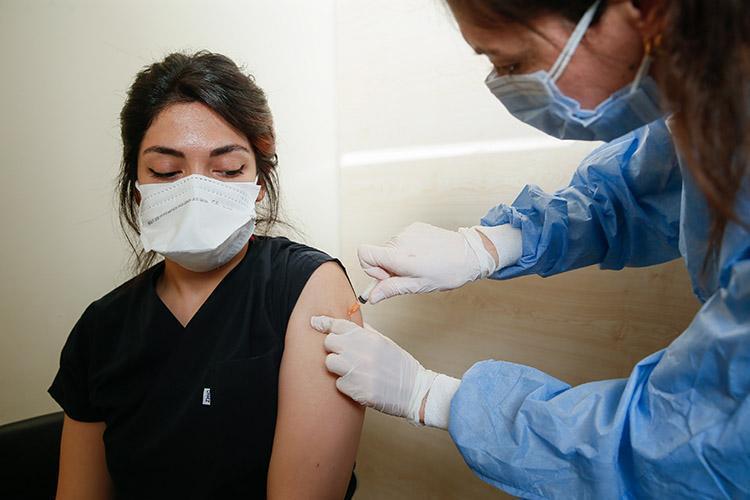 Turkey’s health workers set to receive second dose of virus vaccine