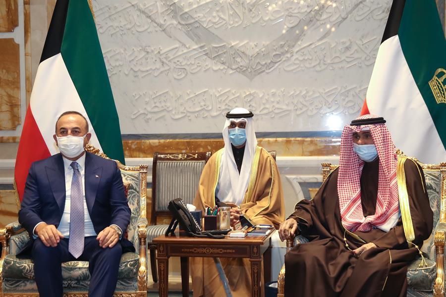 Turkey’s foreign minister meets Kuwait ruler
