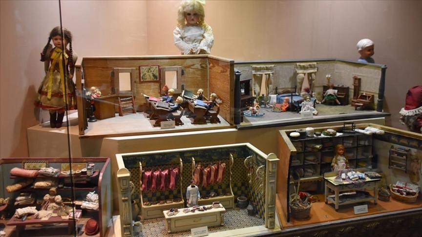 Museum takes visitors to world of toys