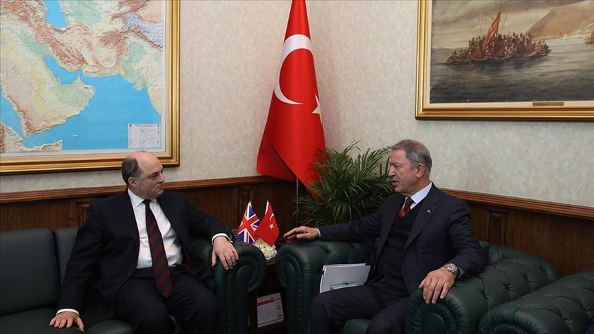 Turkish, British defense ministers discuss cooperation