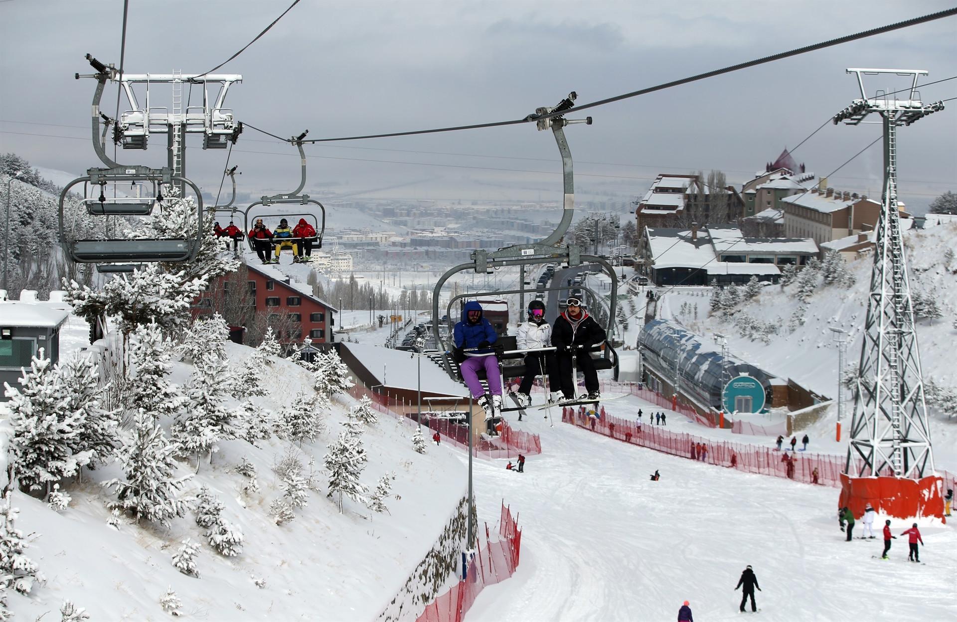 Winter wonderland in eastern Turkey attracts tourists