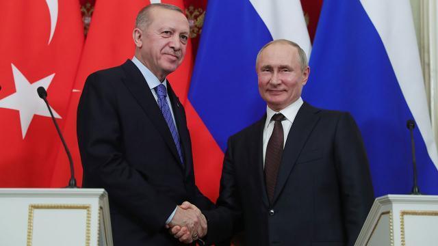 Erdoğan, Putin hold phone conversation