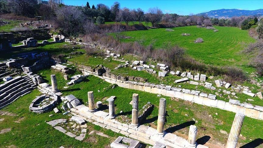 2,050-year-old columns rise again in sanctuary