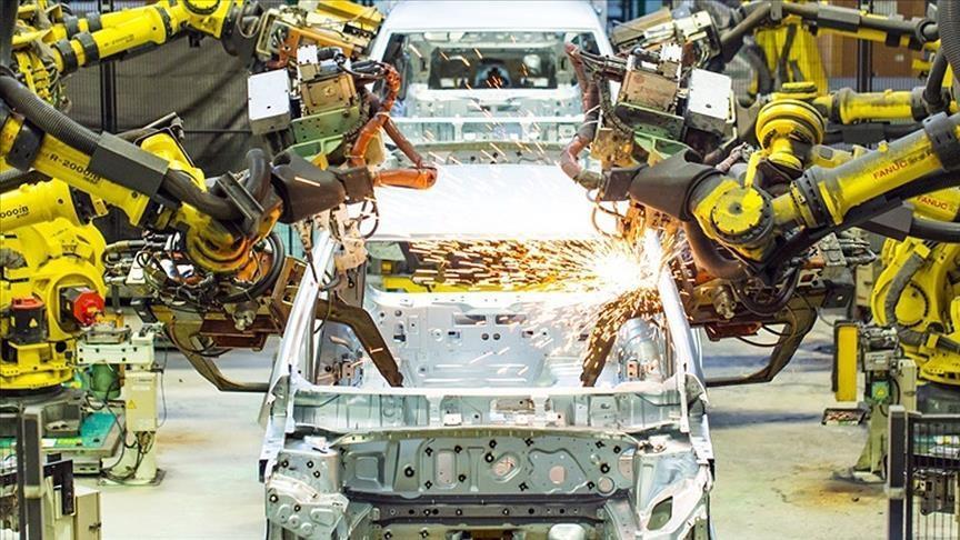 Manufacturing capacity usage edges down in Feb