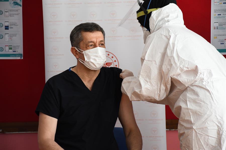 Turkey begins vaccinating teachers ahead of face-to-face education