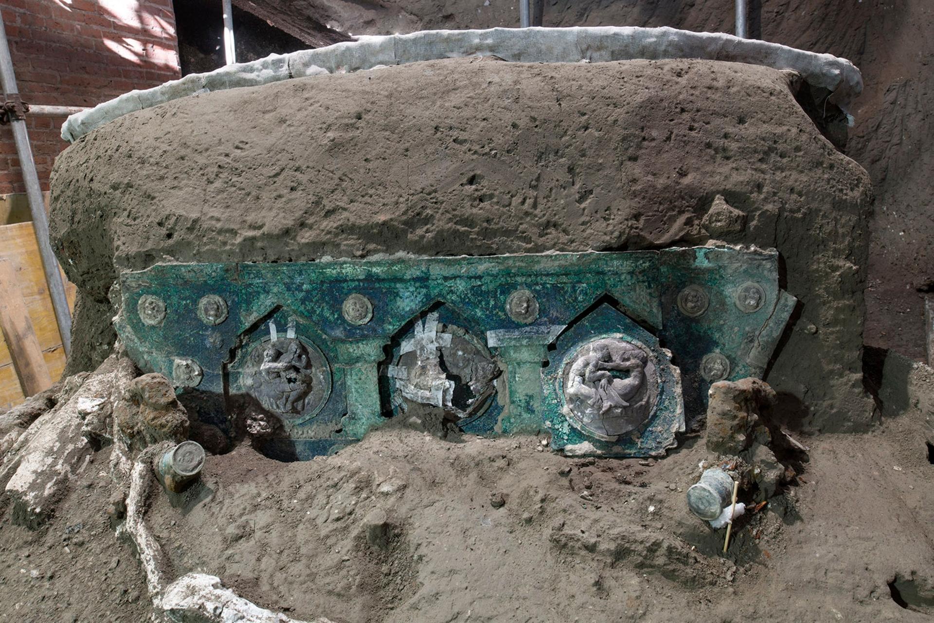 Roman chariot unearthed almost intact near Pompeii