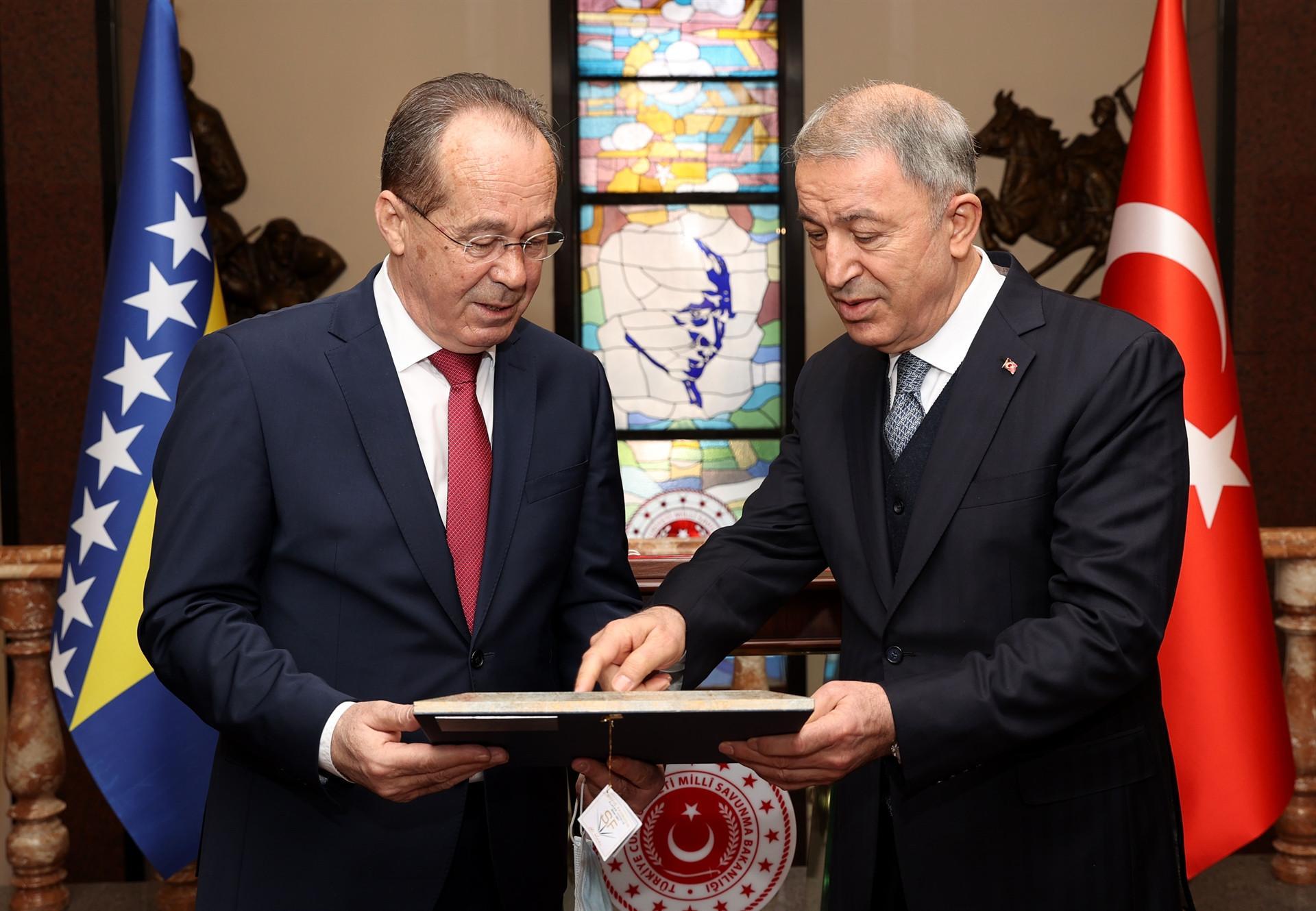 Turkey, Bosnia sign military financial cooperation deal