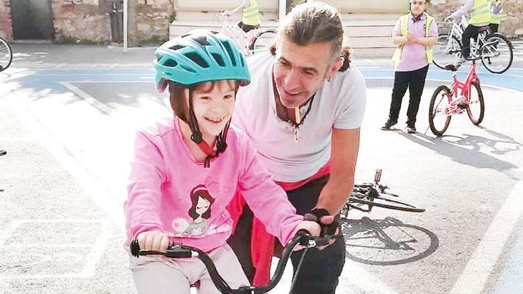 Schoolteacher imparts cycling lessons to nearly 3,000 students