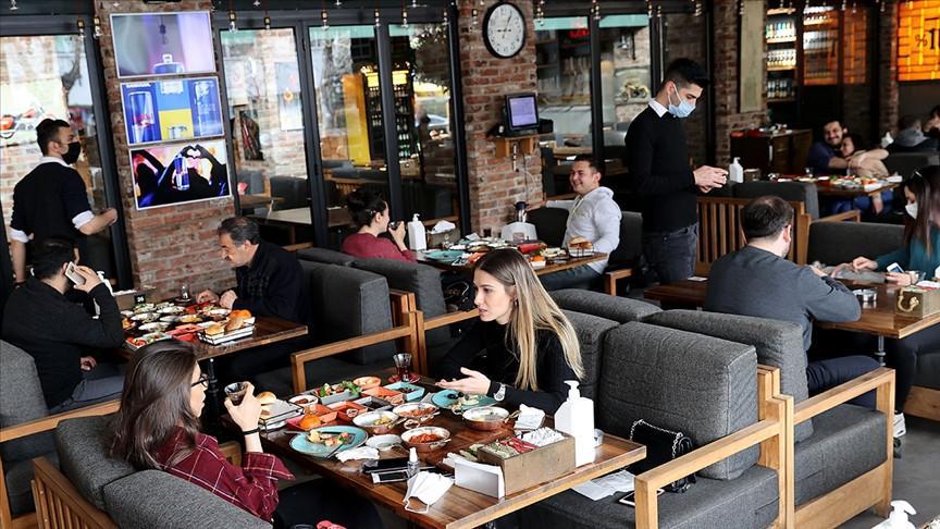Restaurant owners call for longer business hours