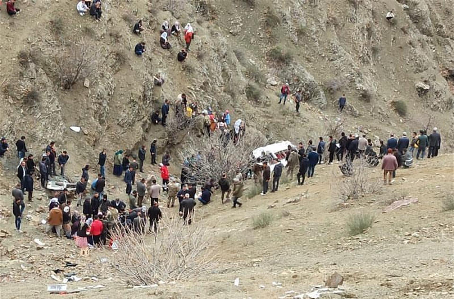 Minibus veers off cliff, killing two schoolchildren in southeast
