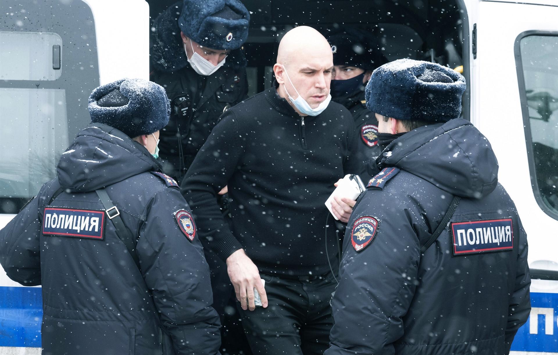 Russian police detain dozens of opposition deputies at forum