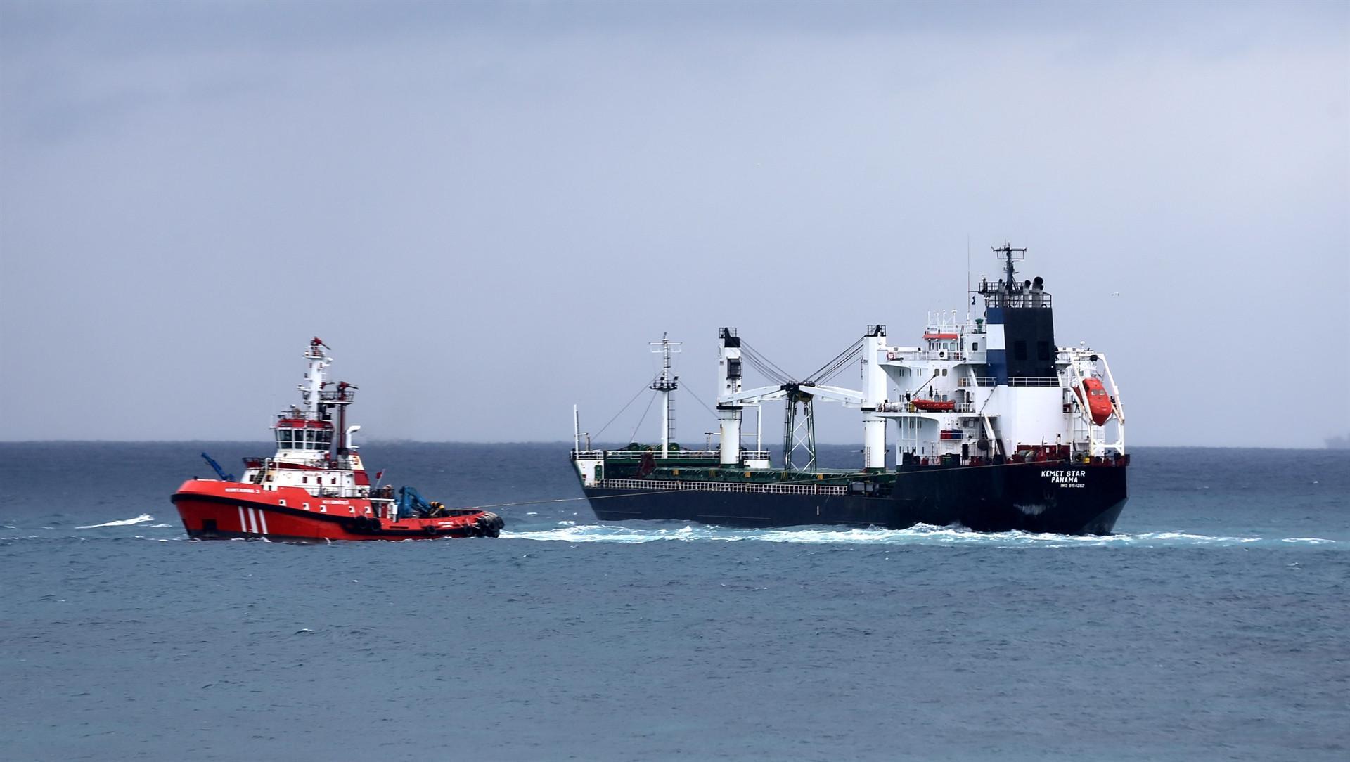 Grounded cargo ship pulled to safety in northwestern Turkey