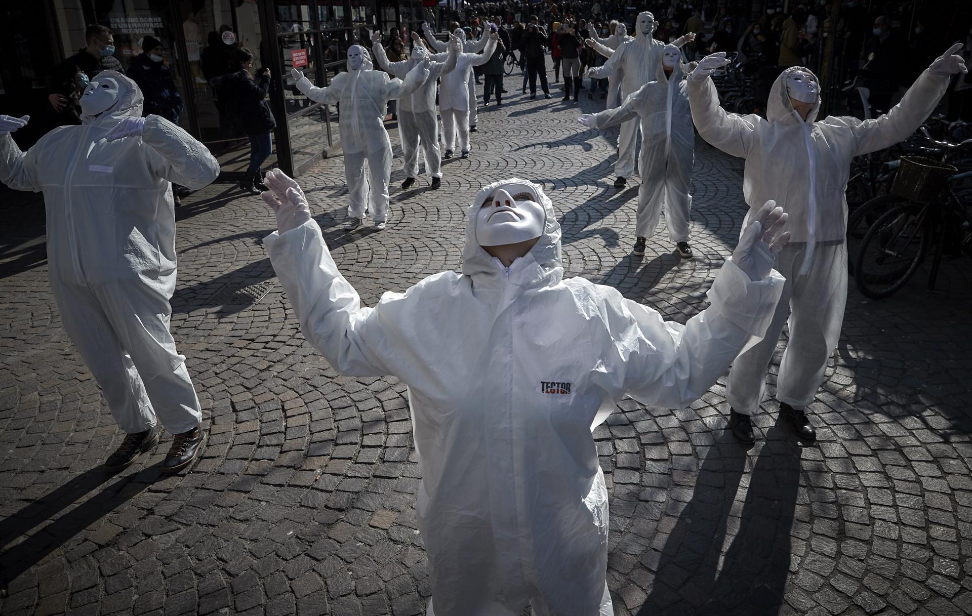 Thousands protest Europe virus curbs as surges prompt fresh restrictions
