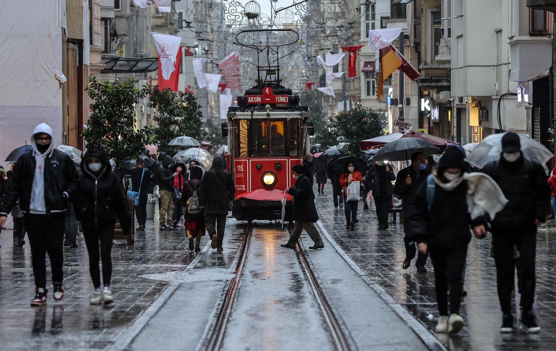 Vaccination helps keep severe virus cases under control in Turkey