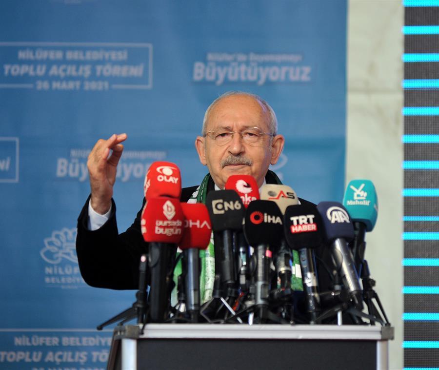Main opposition leader urges snap elections in fall