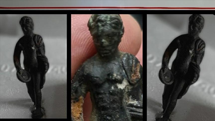 Two suspects detained for smuggling historical artifact