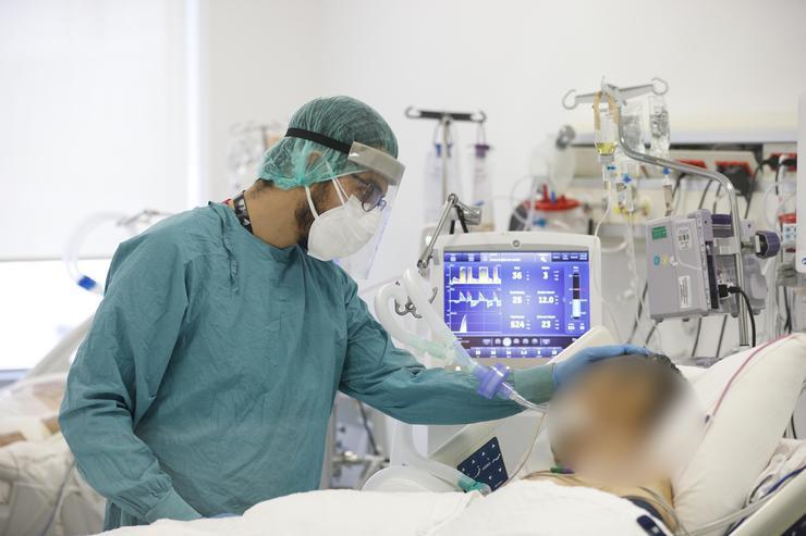 Experts expect further rise in virus cases in coming weeks