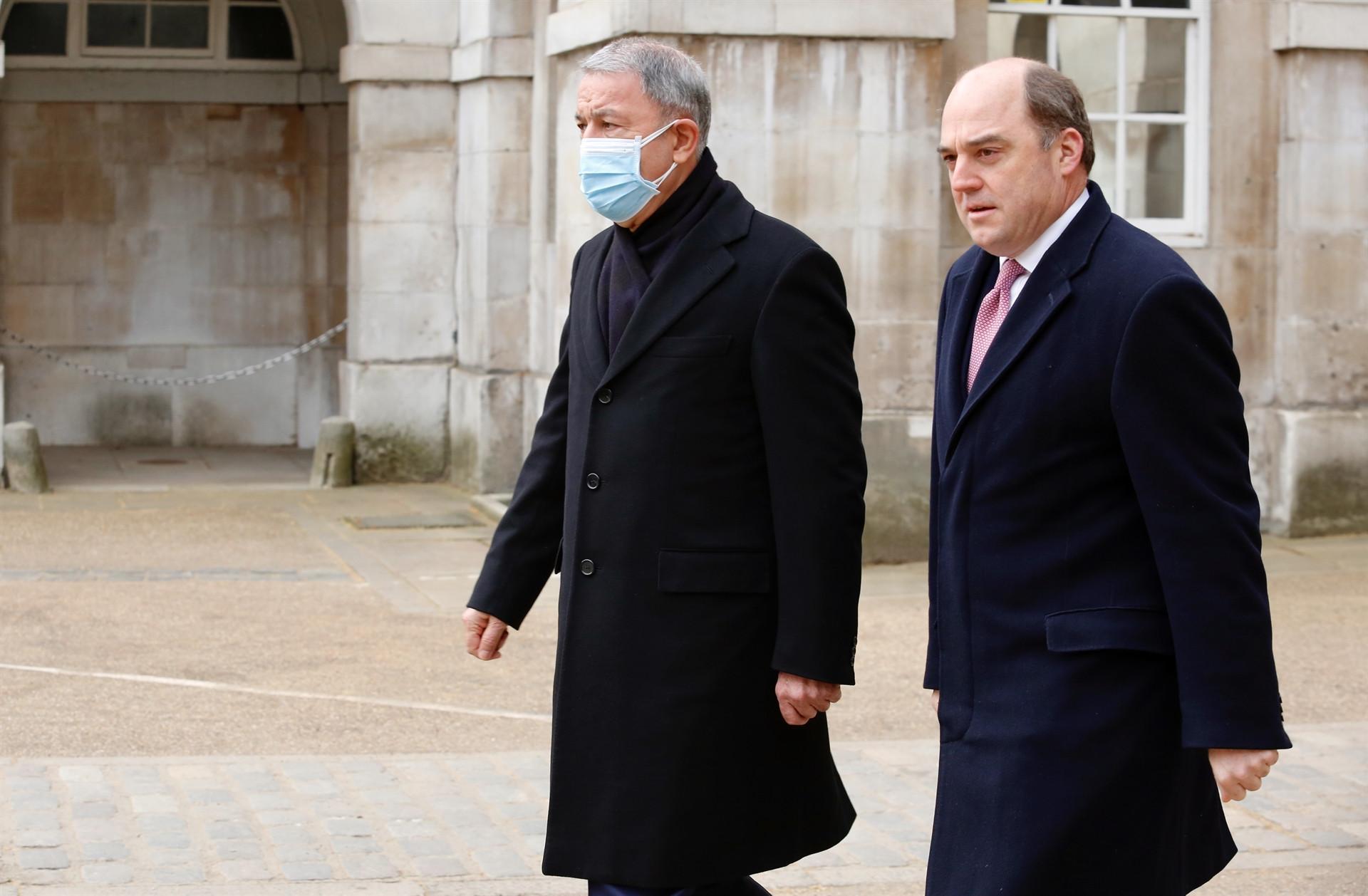 Turkish defense minister holds talks with British counterpart