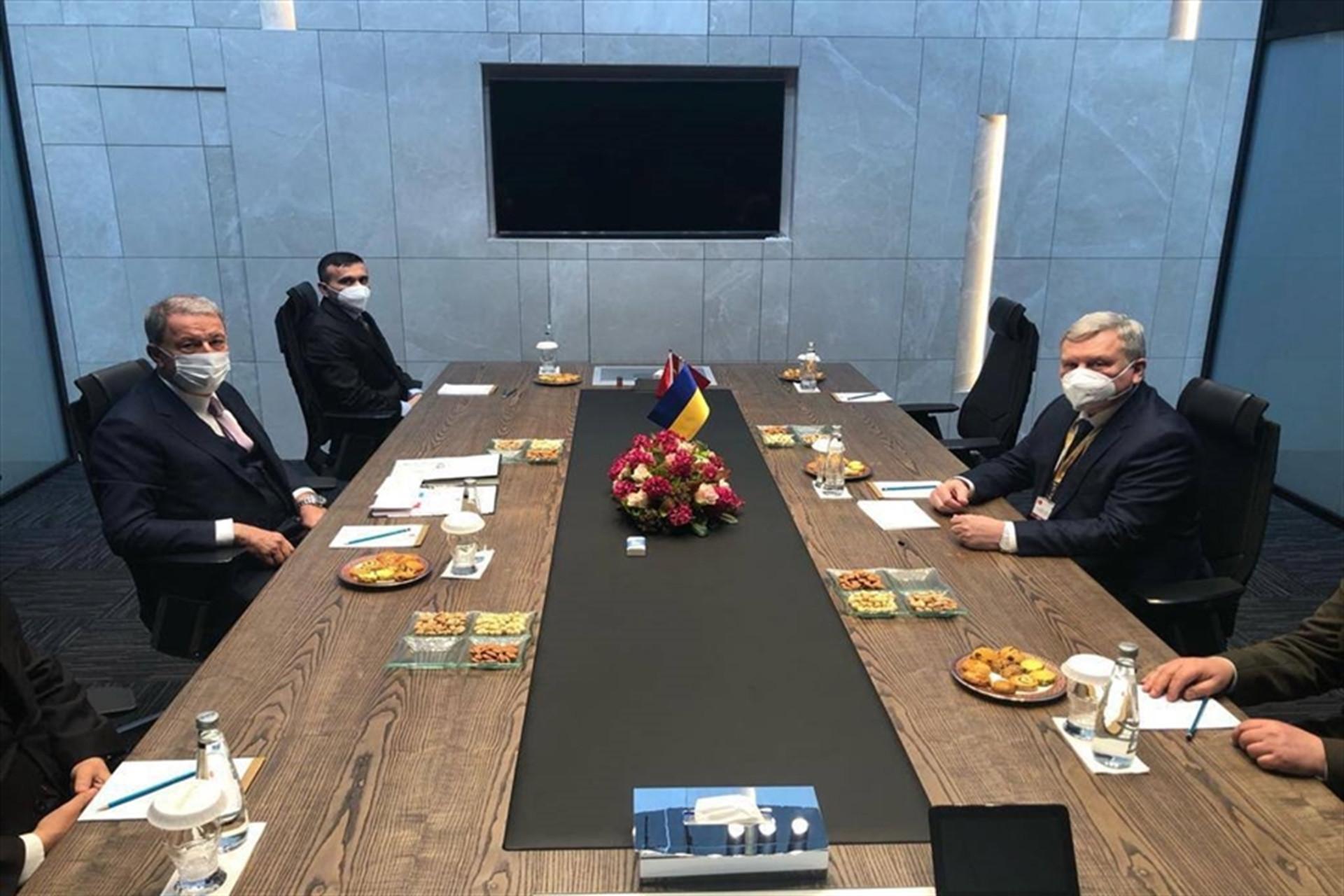 Turkish, Ukrainian defense chiefs meet in Istanbul