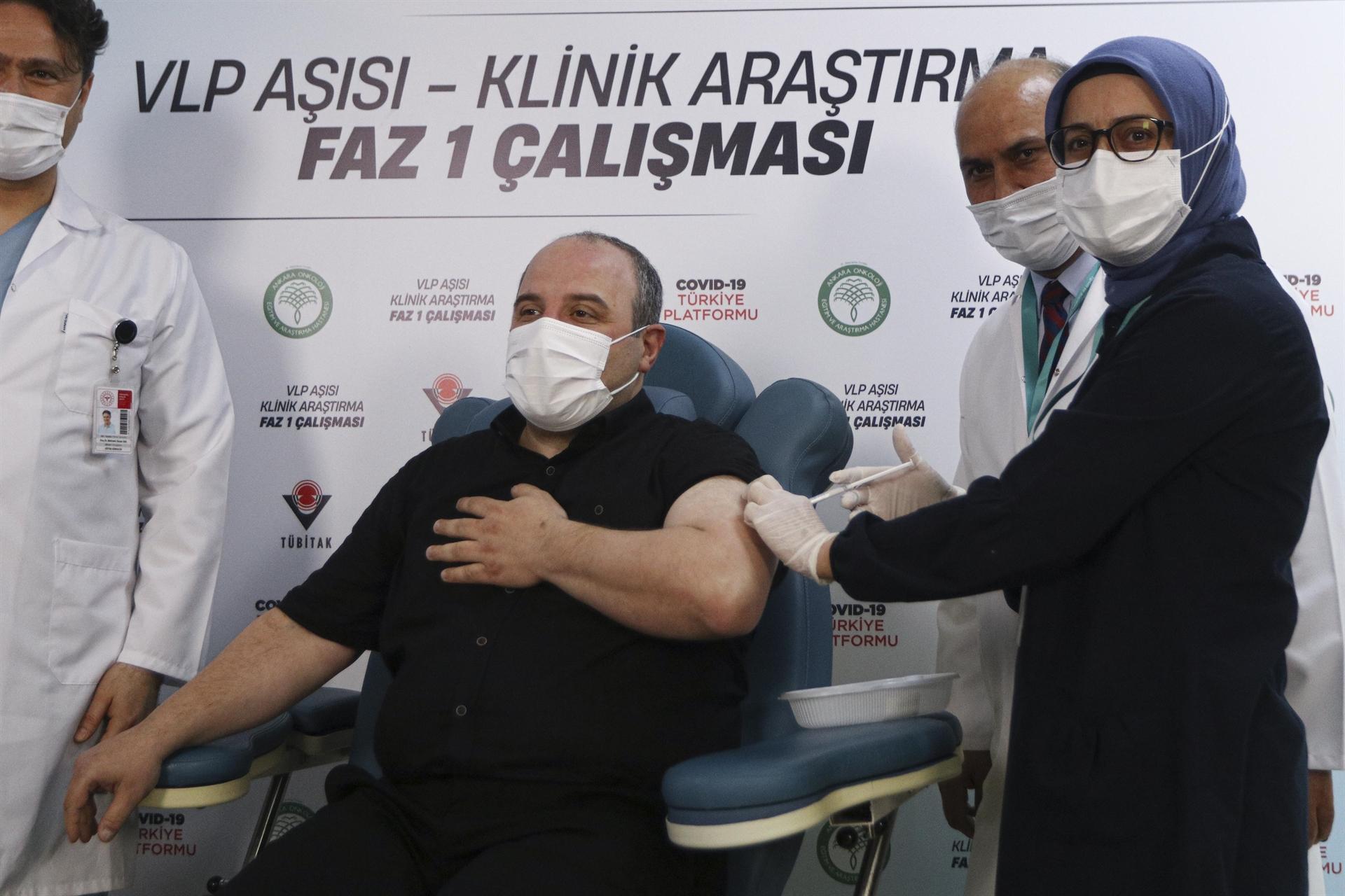 Minister volunteers in local vaccine trial