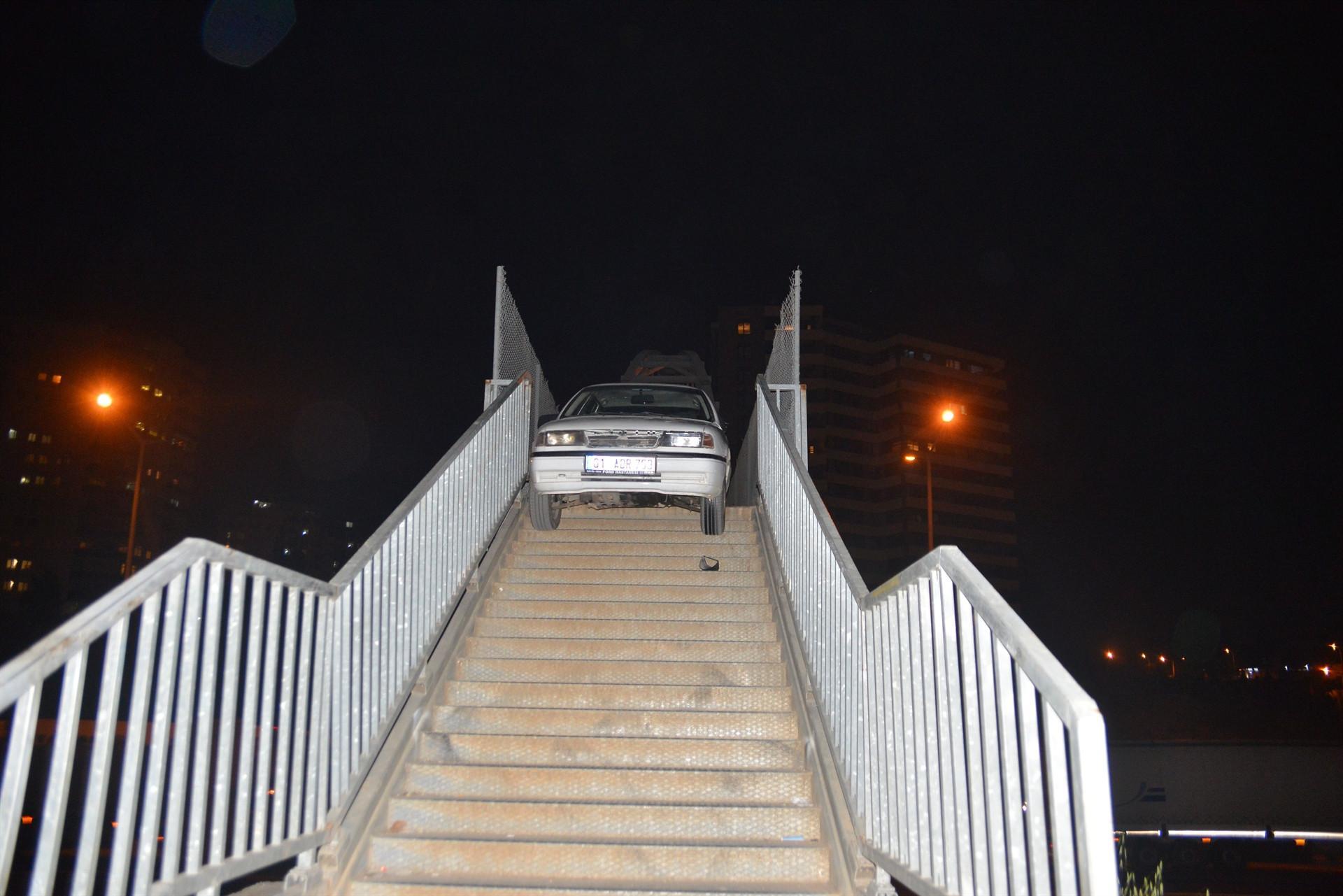 Man flees after abandoning his car on pedestrian overpass
