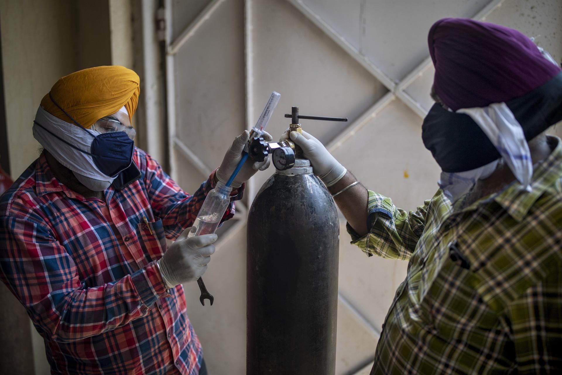 US, Britain rush supplies to virus-stricken India