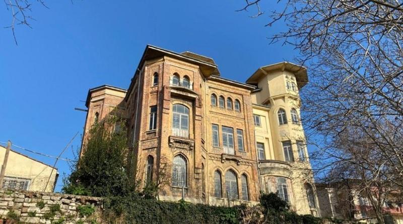 Municipality buys historic Istanbul building, vowing to make cultural space