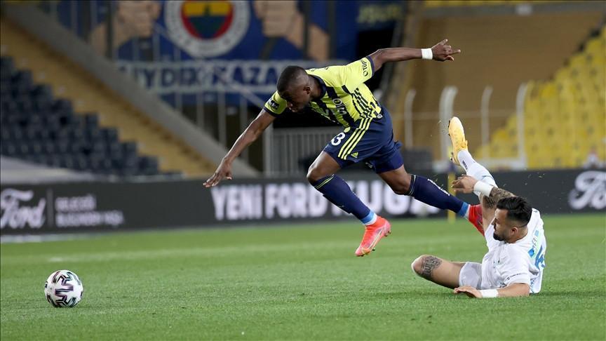 Fenerbahçe secure home win to stay in league title race