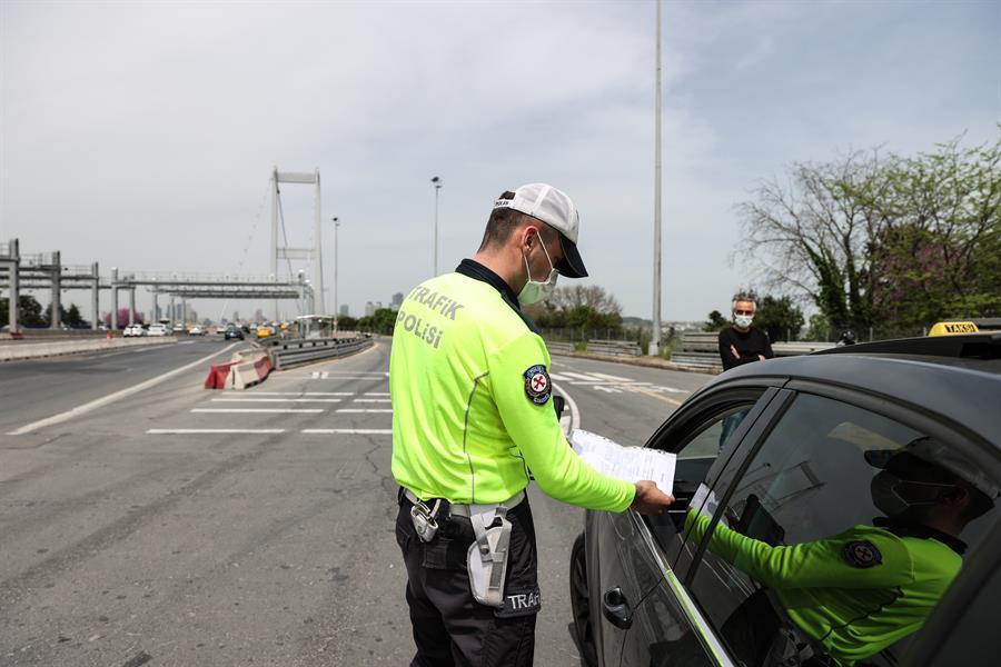 Turkey weighing gradual reopening after lockdown