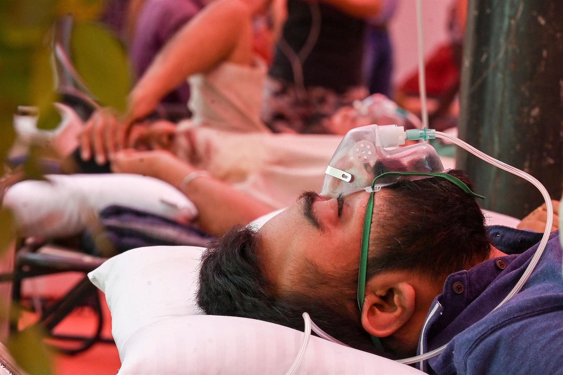 India sees record COVID-19 deaths, new cases in 24 hours