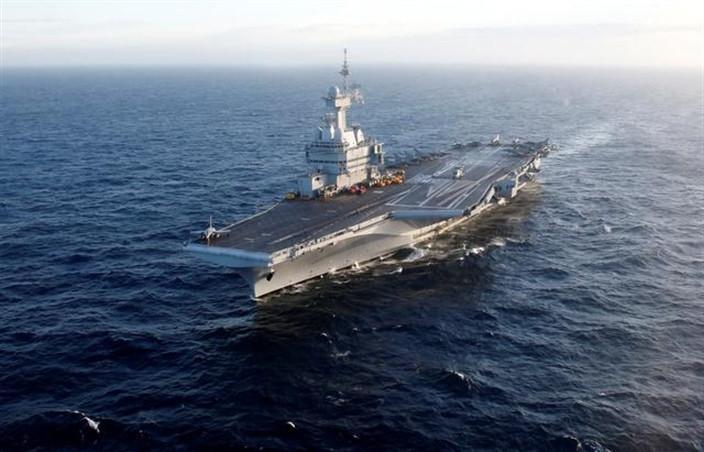 French aircraft carrier anchors in Southern Cyprus