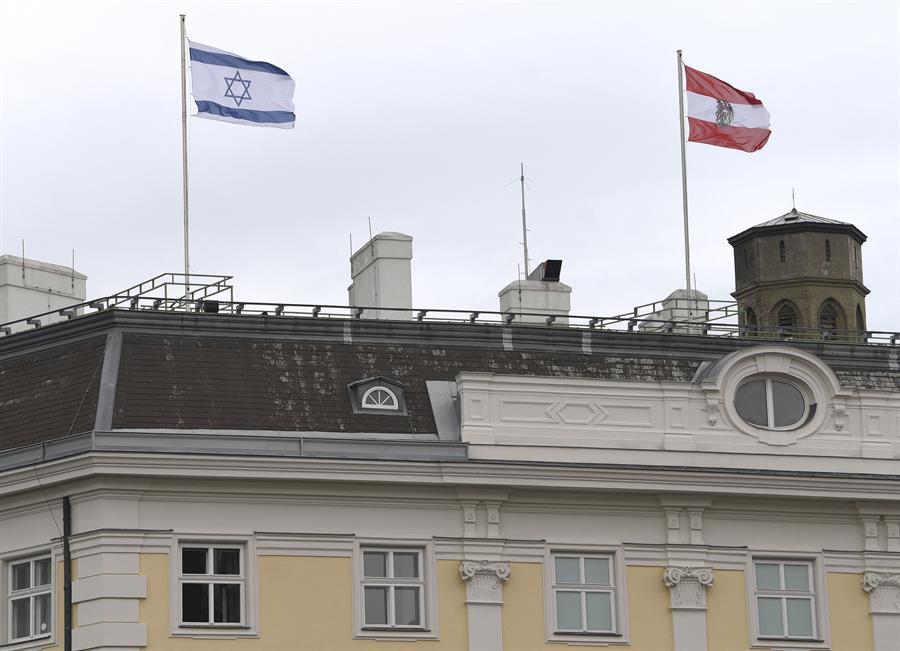 Turkish officials condemn Austria for hoisting Israeli flag