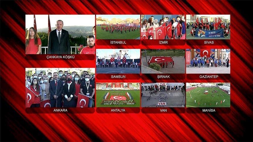 Turkish public sing national anthem in honor of May 19