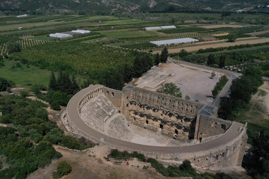 Aspendos attracts celebrities, visitors