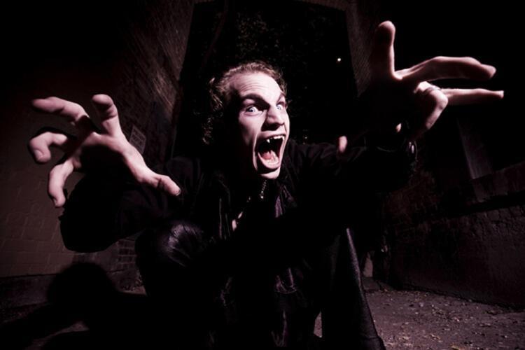 Turkish teenager unprecedent case with vampire behavior
