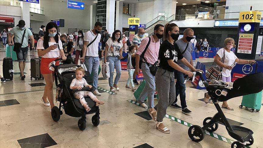 Foreign tourist arrivals in Turkey bounce back in April