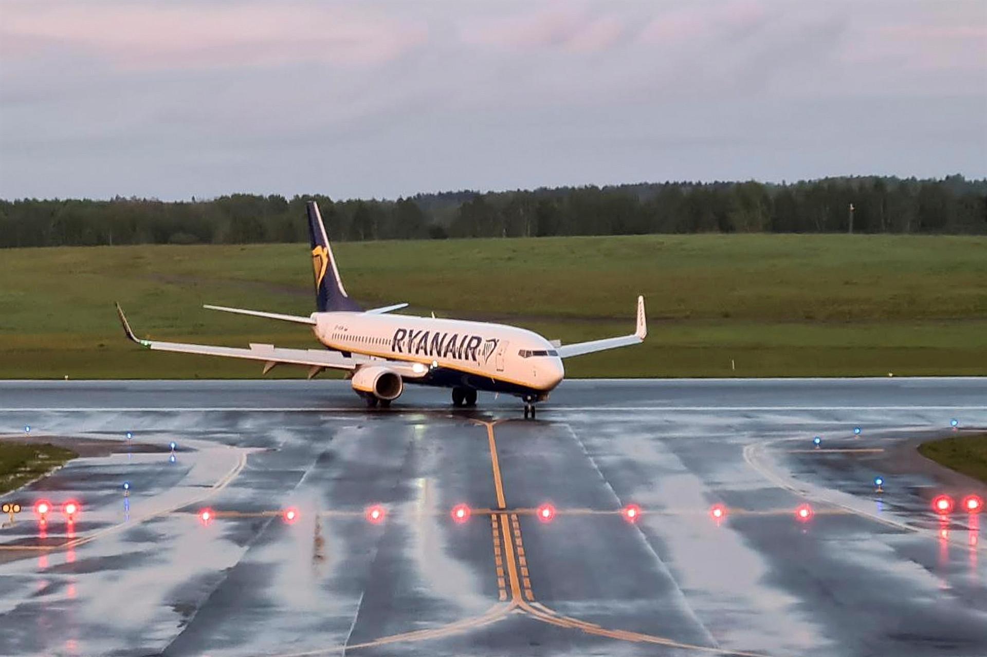 Western powers call for probe into Belarus plane diversion